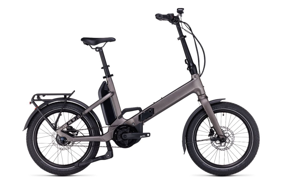 Nueva CUBE Fold Hybrid eBike: urbana, plegable, con motor Bosch y transmisión por correa