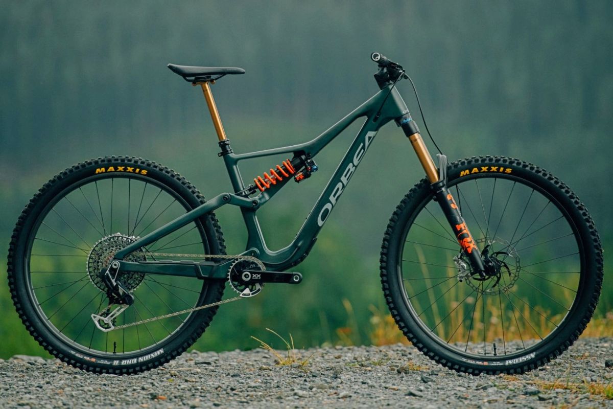 La Orbea Rallon se radicaliza: carbono, 170 mm de recorrido y opción Mullet a precio mareante