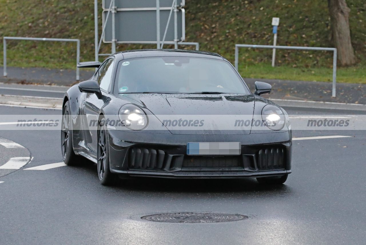 El Porsche 911 Coupé Facelift 2024 se desnuda, todos los detalles del icónico deportivo ya lucen sin el pesado camuflaje del último año y medio