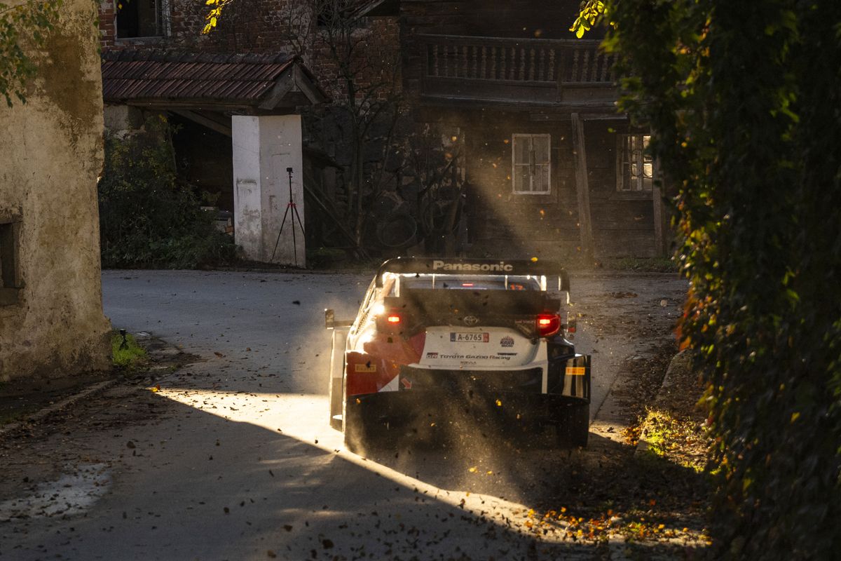 Thierry Neuville empieza marcando el ritmo en el Rally de Europa Central