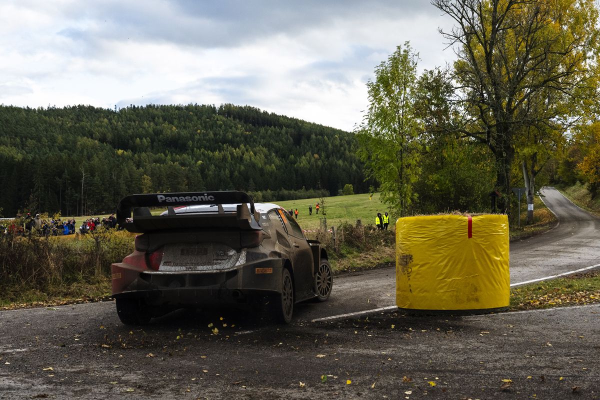 Thierry Neuville se escapa al frente del Rally de Europa Central sin oposición