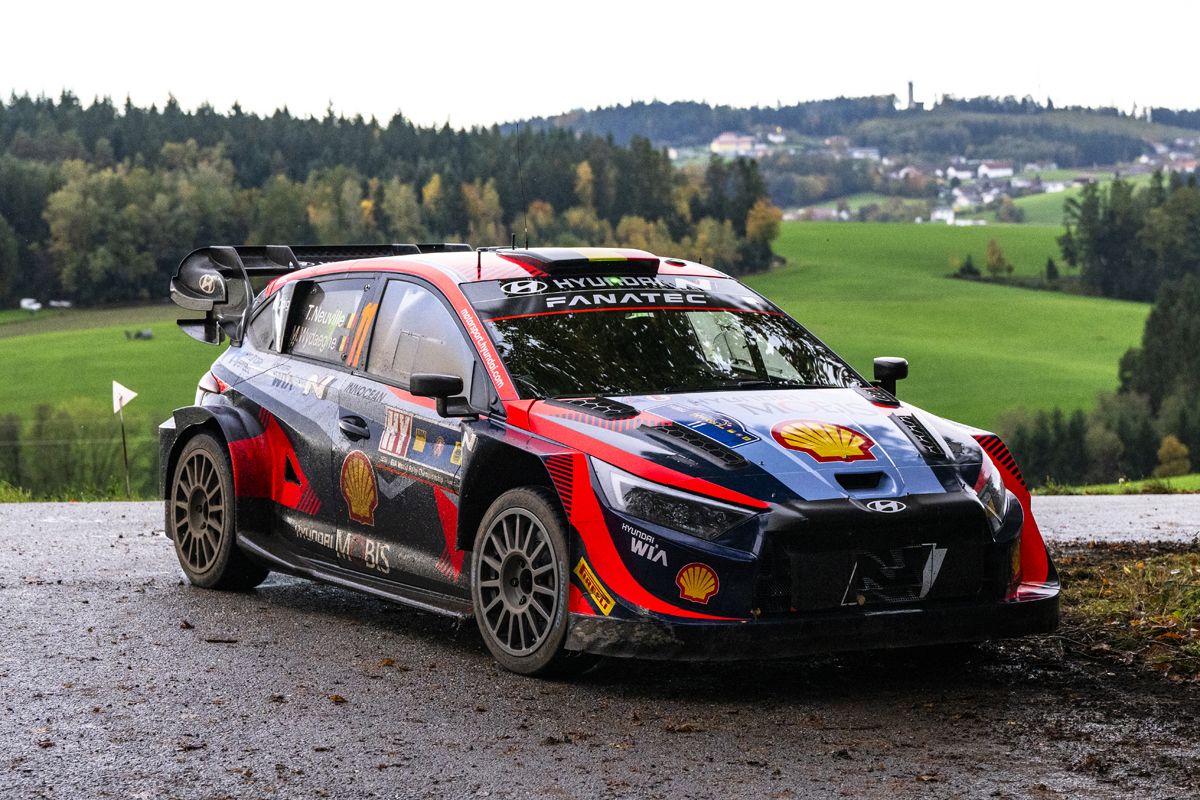 Thierry Neuville se escapa al frente del Rally de Europa Central sin oposición