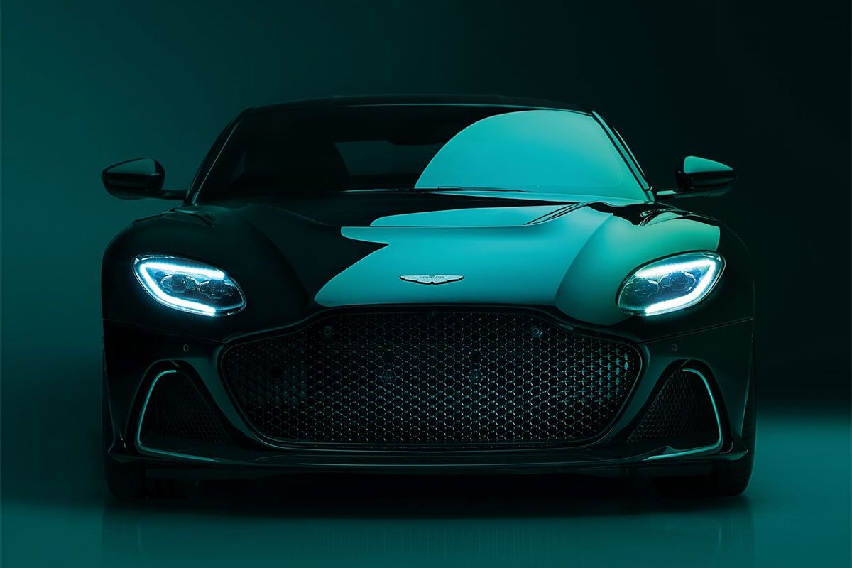 Aston Martin no renuncia todavía a los motores V12 y lo apuesta todo a un nuevo DBS más extremo