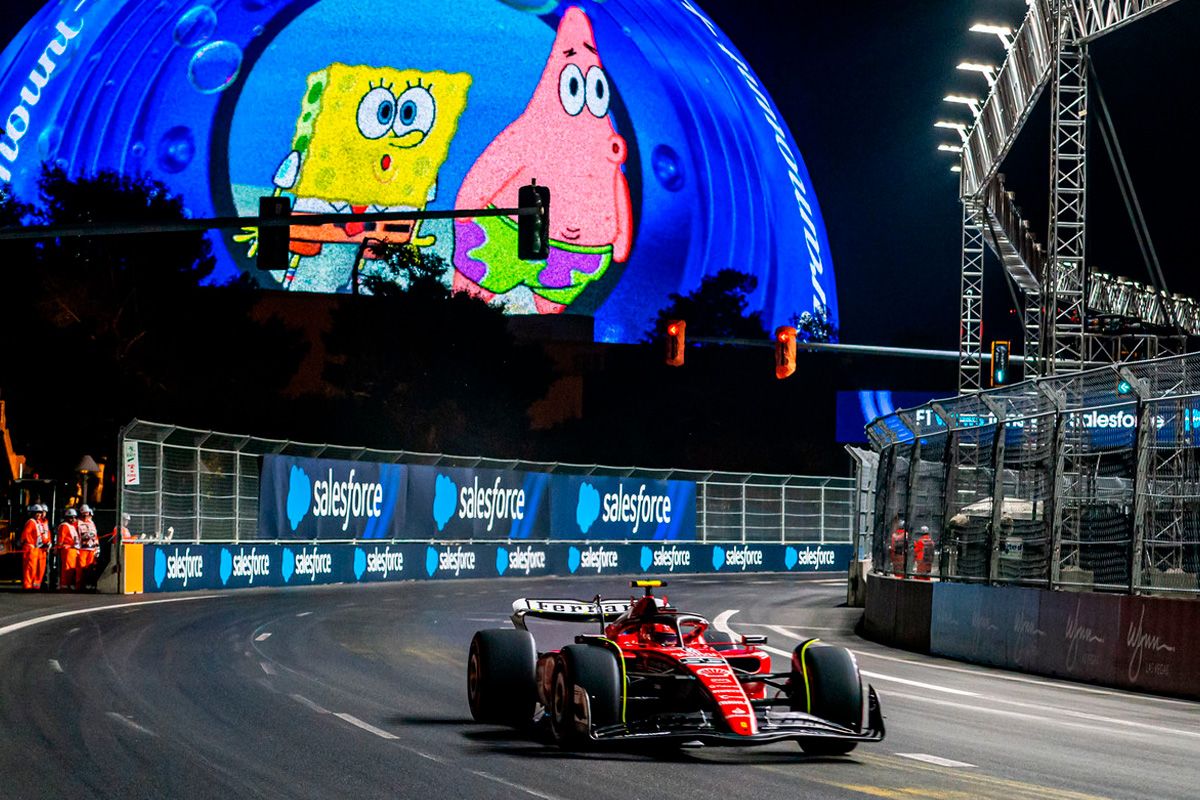 Carlos Sainz no olvida la sanción de 10 puestos en carrera: «Aún sigo recordando lo de ayer...»