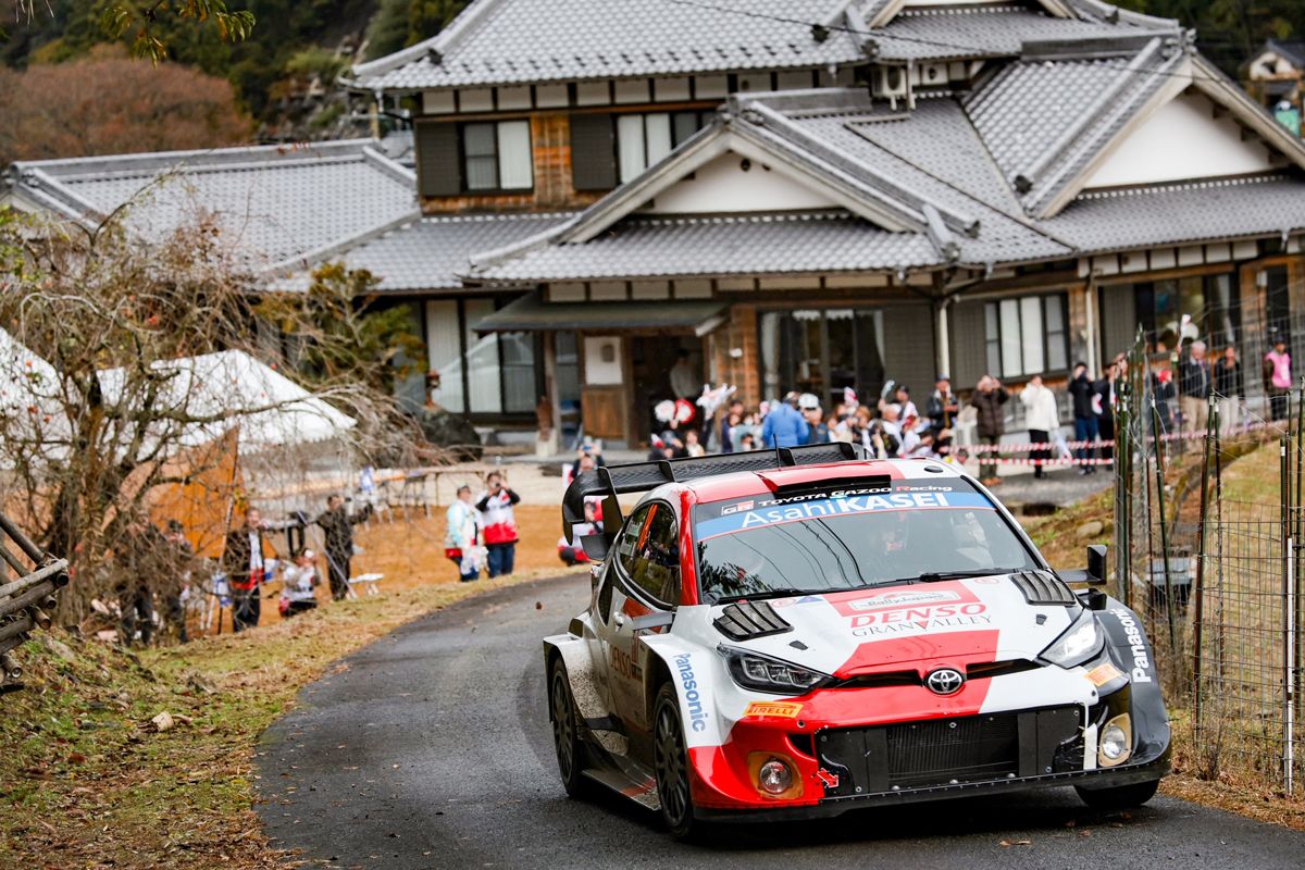 Elfyn Evans descuenta otros tres tramos en su camino hacia el triunfo en el Rally de Japón