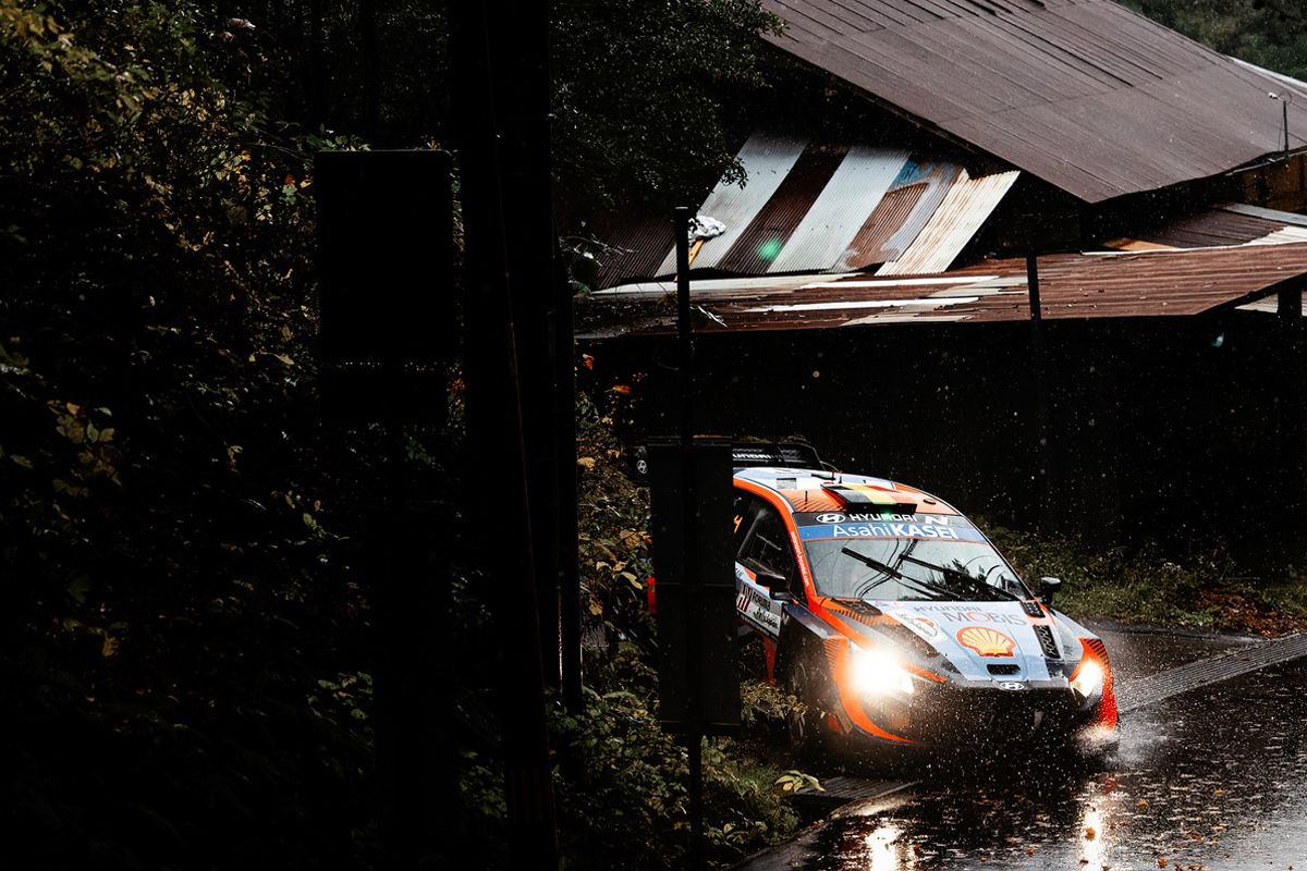 Elfyn Evans se escapa al frente del Rally de Japón y pone la directa hacia el subcampeonato