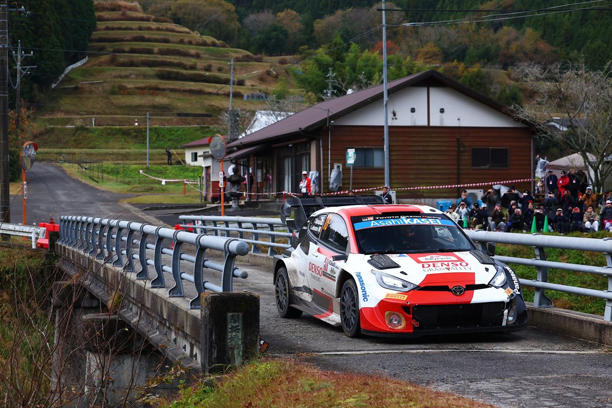 Elfyn Evans mantiene un cómodo liderato en la matinal del sábado del Rally de Japón