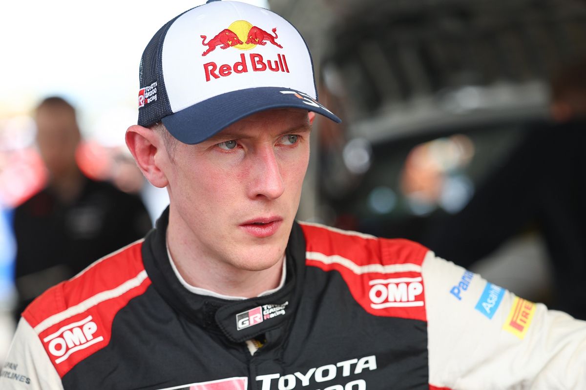 Elfyn Evans es el superviviente más avanzado en un inicio de Rally de Japón infernal