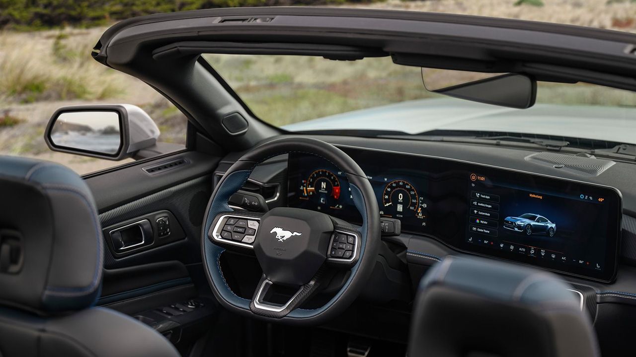 Ford Mustang GT California Special Convertible 2024 - interior