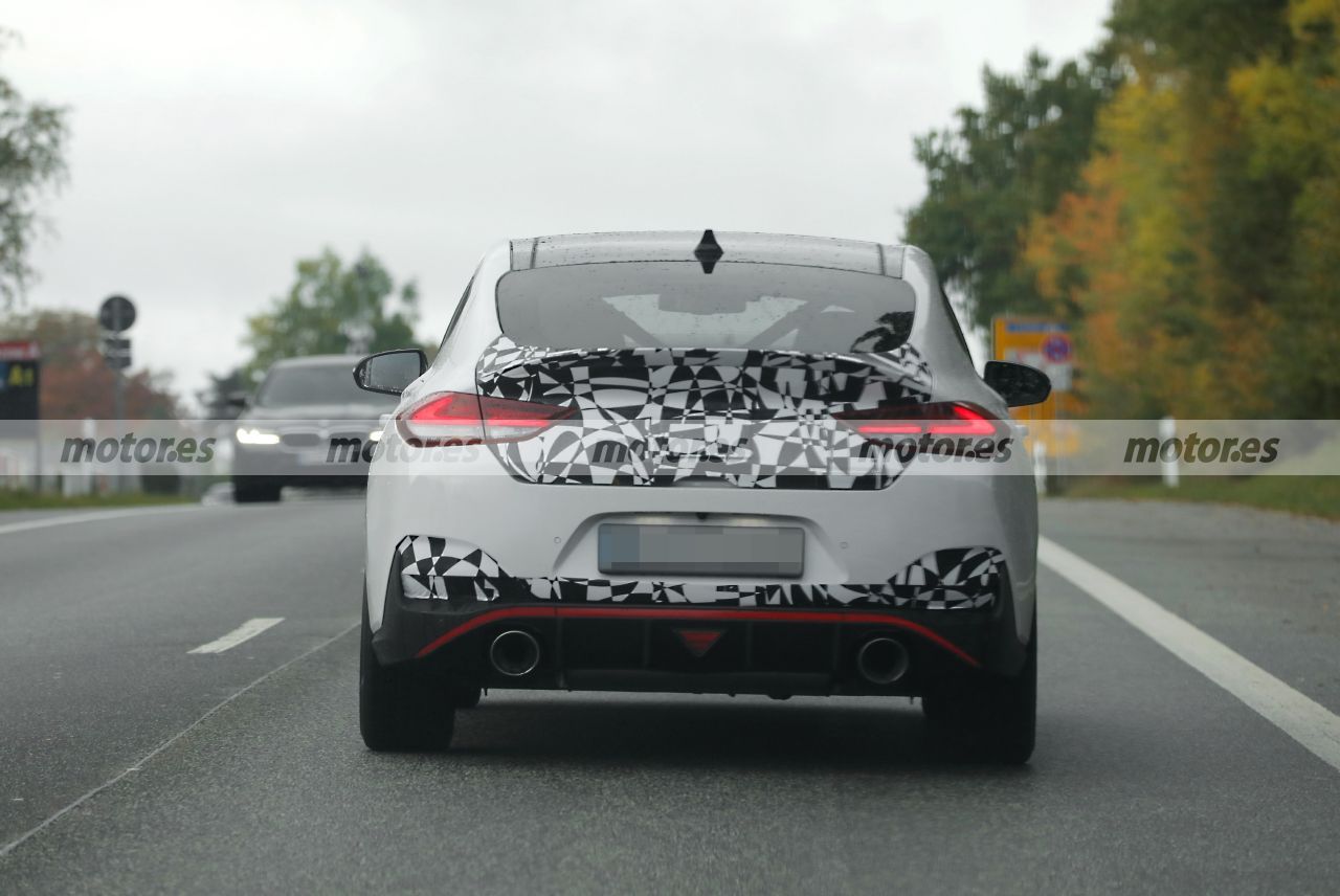 El Hyundai i30 N Fastback Facelift 2024 se deja ver más destapado en Nürburgring, unas fotos espía que no incomodan a los coreanos