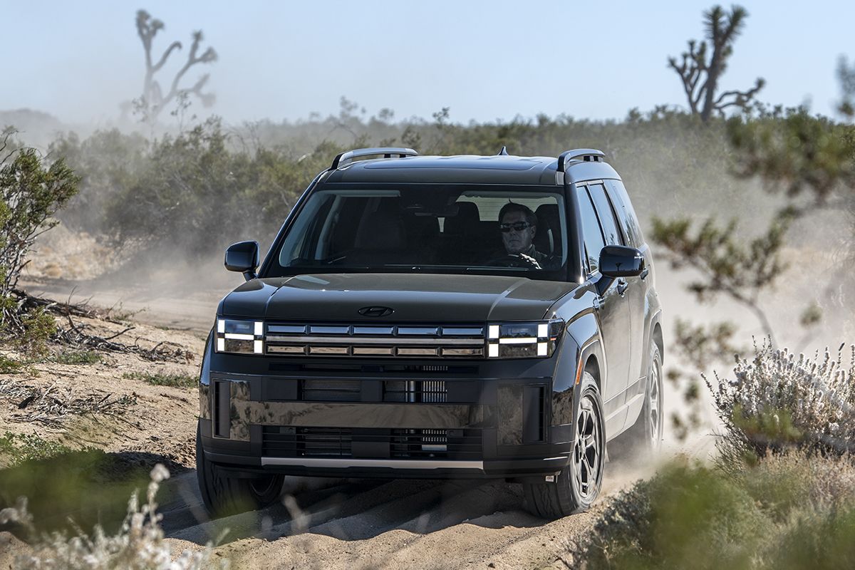 El nuevo Hyundai Santa Fe XRT es más todoterreno que SUV, de cara a por el Land Rover Defender y por lo pronto solo en USA 