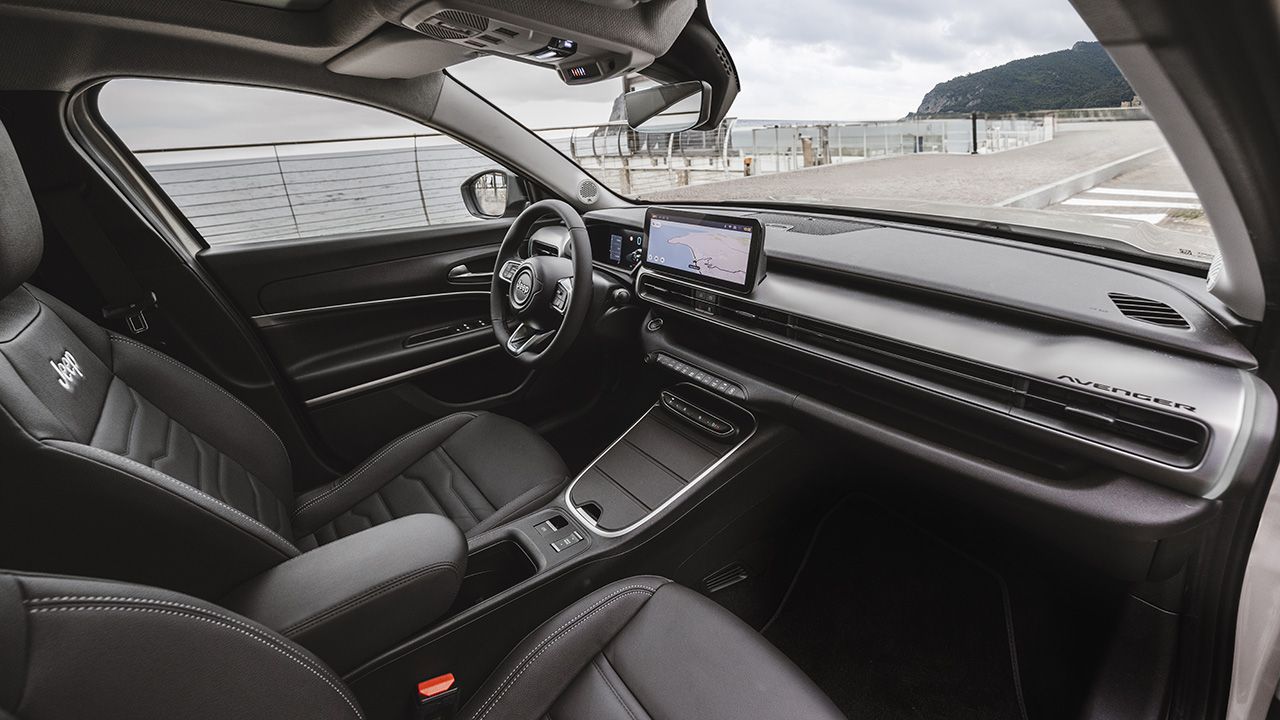 Jeep Avenger e-Hybrid - interior