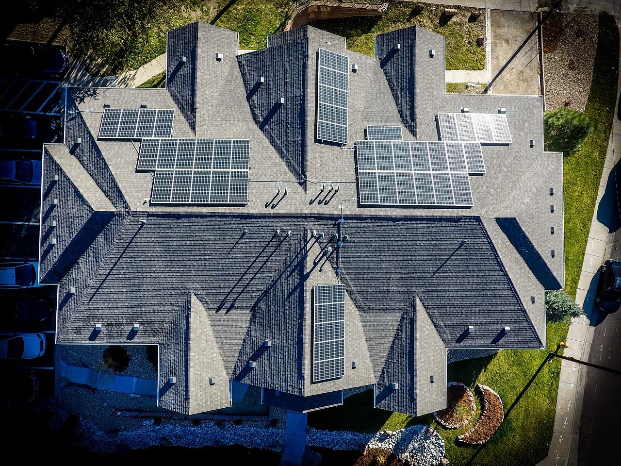 Los datos que revelan cuánto ahorras y lo que tardas en amortizar los paneles solares en España