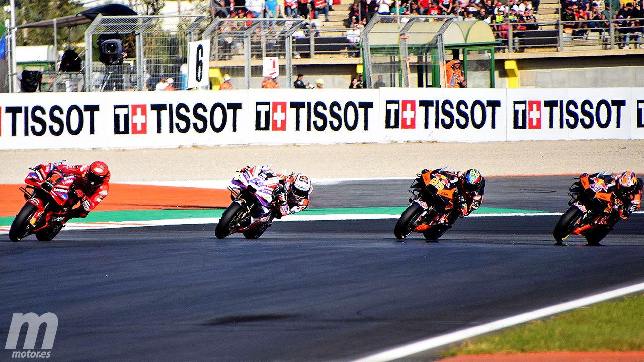 Inicio de carrera, con Martín presionando a Bagnaia