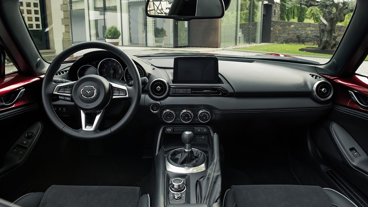 Mazda MX-5 - interior