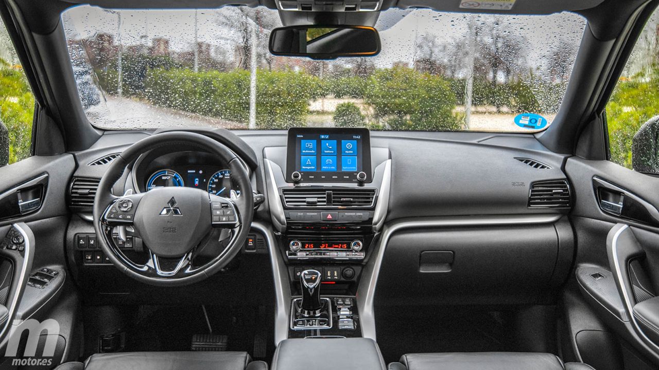 Mitsubishi Eclipse Cross - interior