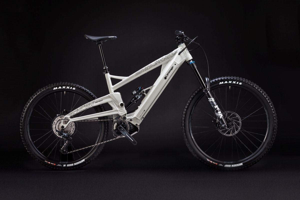 Orange revive la icónica Patriot, que ahora es una Mountain Bike eléctrica con motor Bosch y batería de 750 Wh