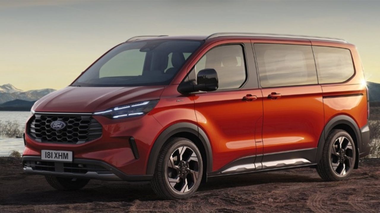 Todos los precios del nuevo Ford Tourneo Custom 2024, una furgoneta de última generación con hasta 9 plazas y tecnología PHEV