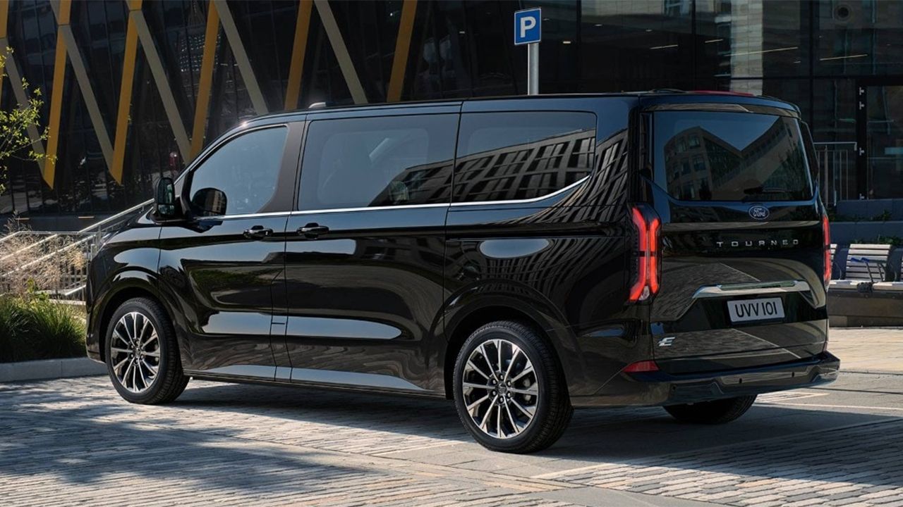 Ford Tourneo Custom 2024 - posterior