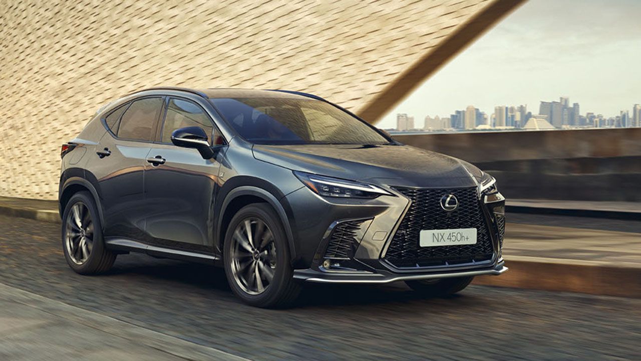 El Lexus NX estrena la gama 2024 con el nuevo acabado Premium y otras novedades muy interesantes