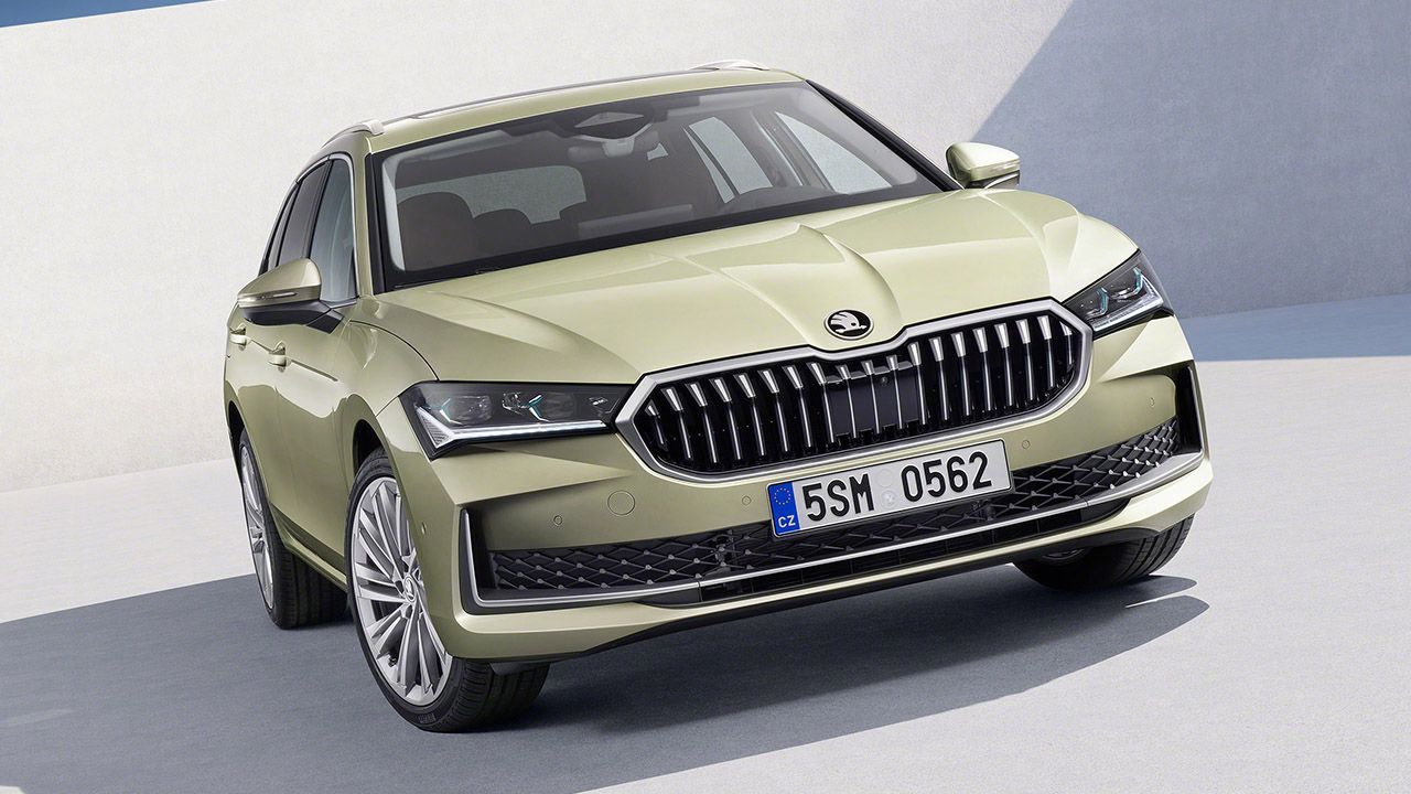 Skoda Superb Combi 2024 - frontal