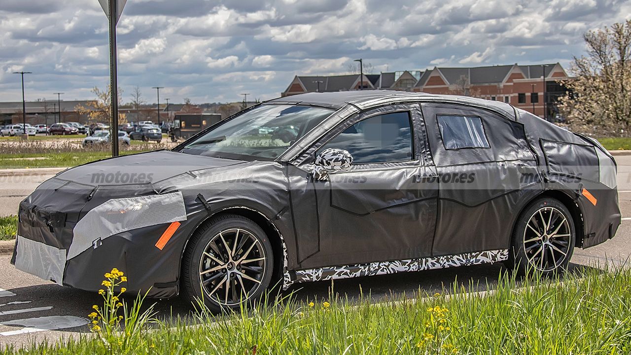 Toyota Camry 2024 - foto espía