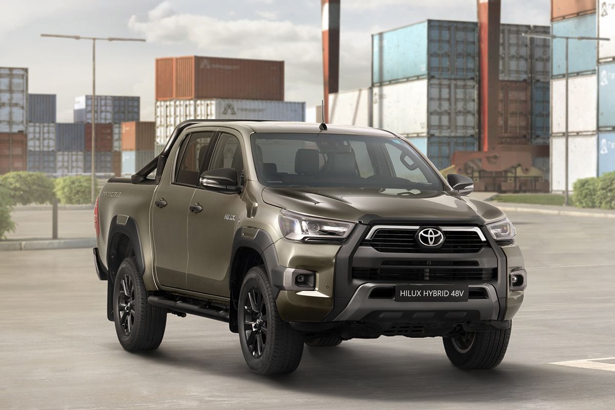 La electrificación llega al Toyota Hilux, el pick-up japonés estrena la tecnología MHEV y se convierte en un eficiente híbrido