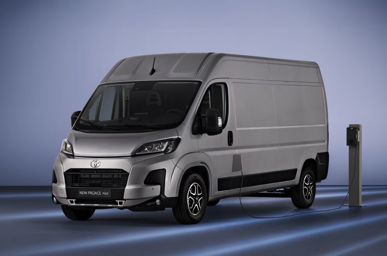 Toyota da la sorpresa del año con la «nueva» PROACE MAX, una FIAT Ducato en toda regla con otro logo y, por ahora, solo eléctrica