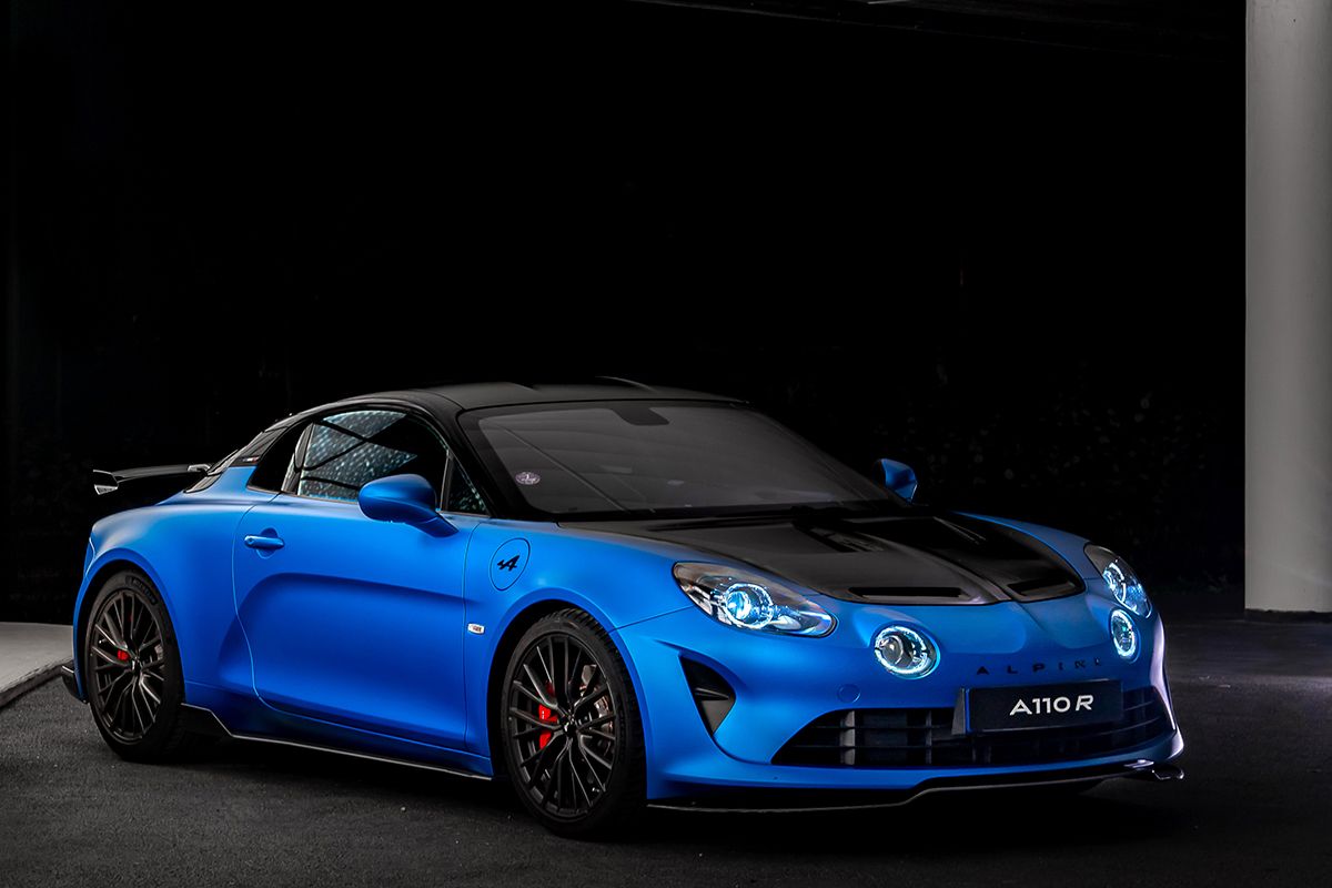 La gama del Alpine A110 estrena equipamientos en 2024, un plus más de deportividad y clase con la edición especial del R Turini