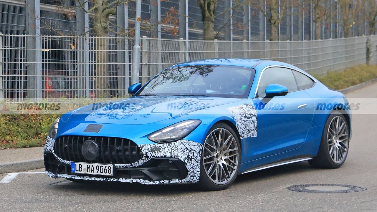 Mercedes-AMG GT 43 Coupé - foto espía