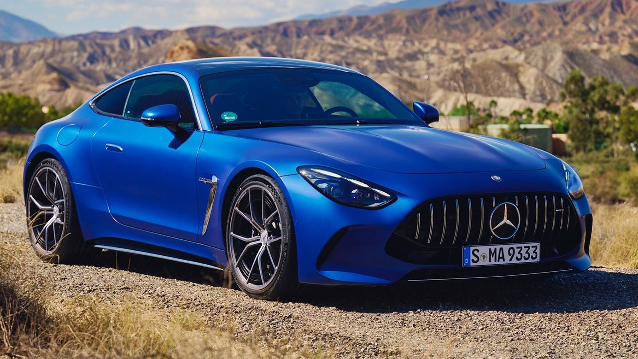 El nuevo Mercedes-AMG GT 2024 con motor V8 ya tiene precio en España, el deportivo de Affalterbach estrena generación