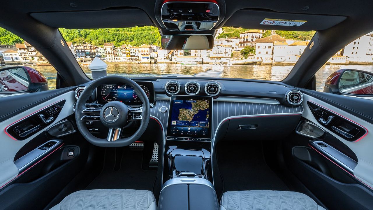 Mercedes CLE 300 4MATIC Coupé - interior