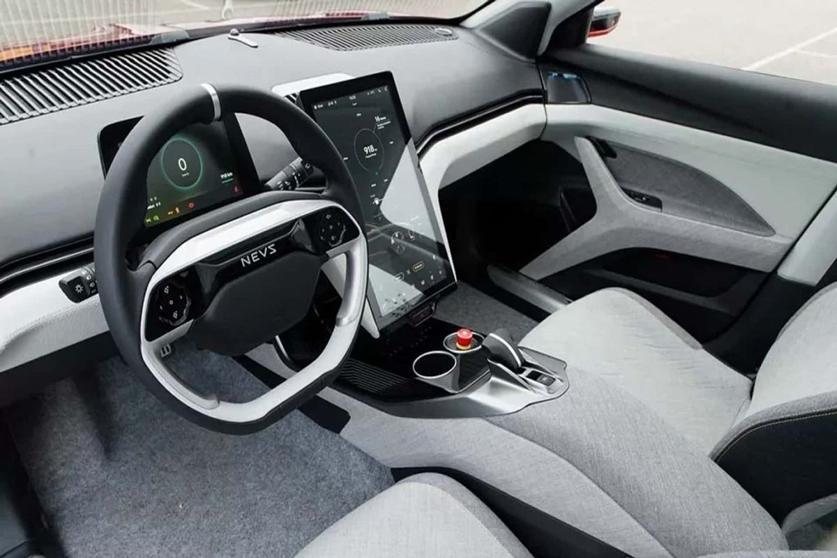 NEVS Emily GT - interior