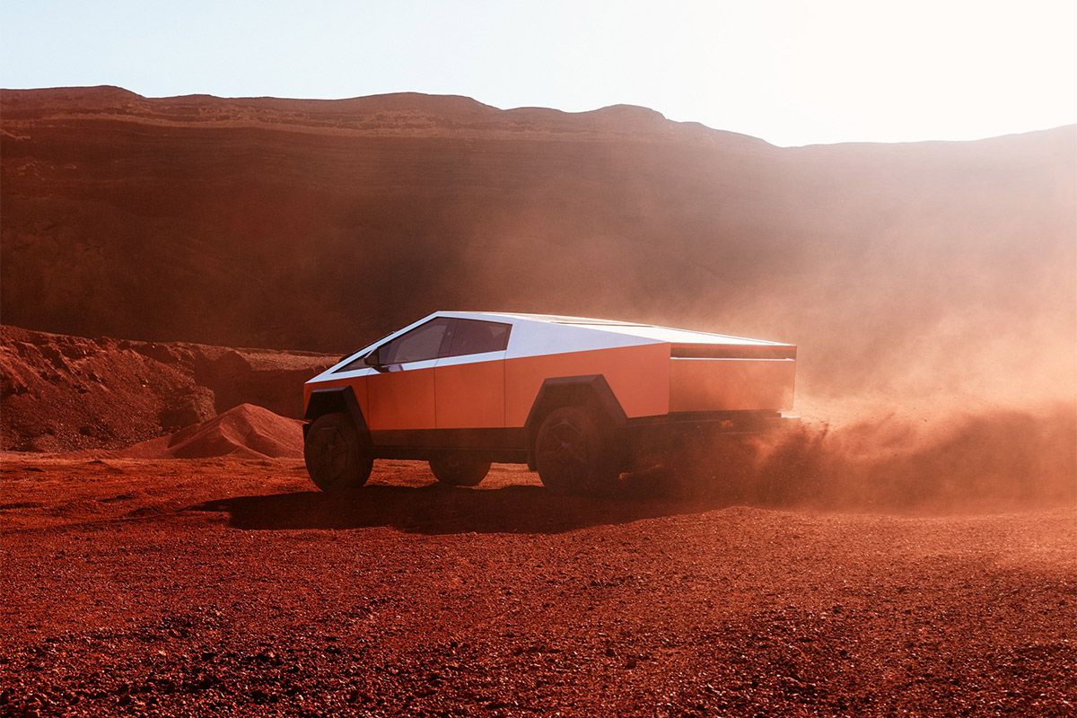 El Tesla Cybertruck llega por fin a las carreteras: a prueba de balas, más caro y con menos autonomía de lo prometido