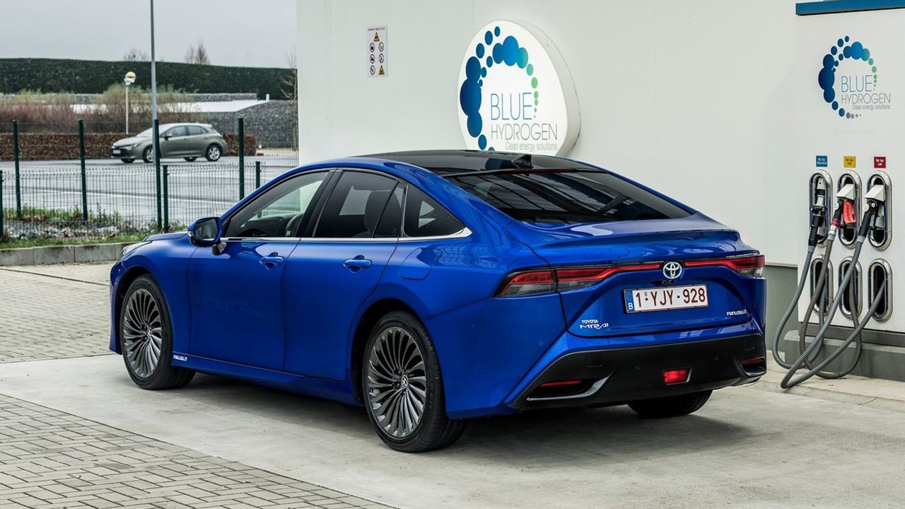 Toyota Mirai - posterior