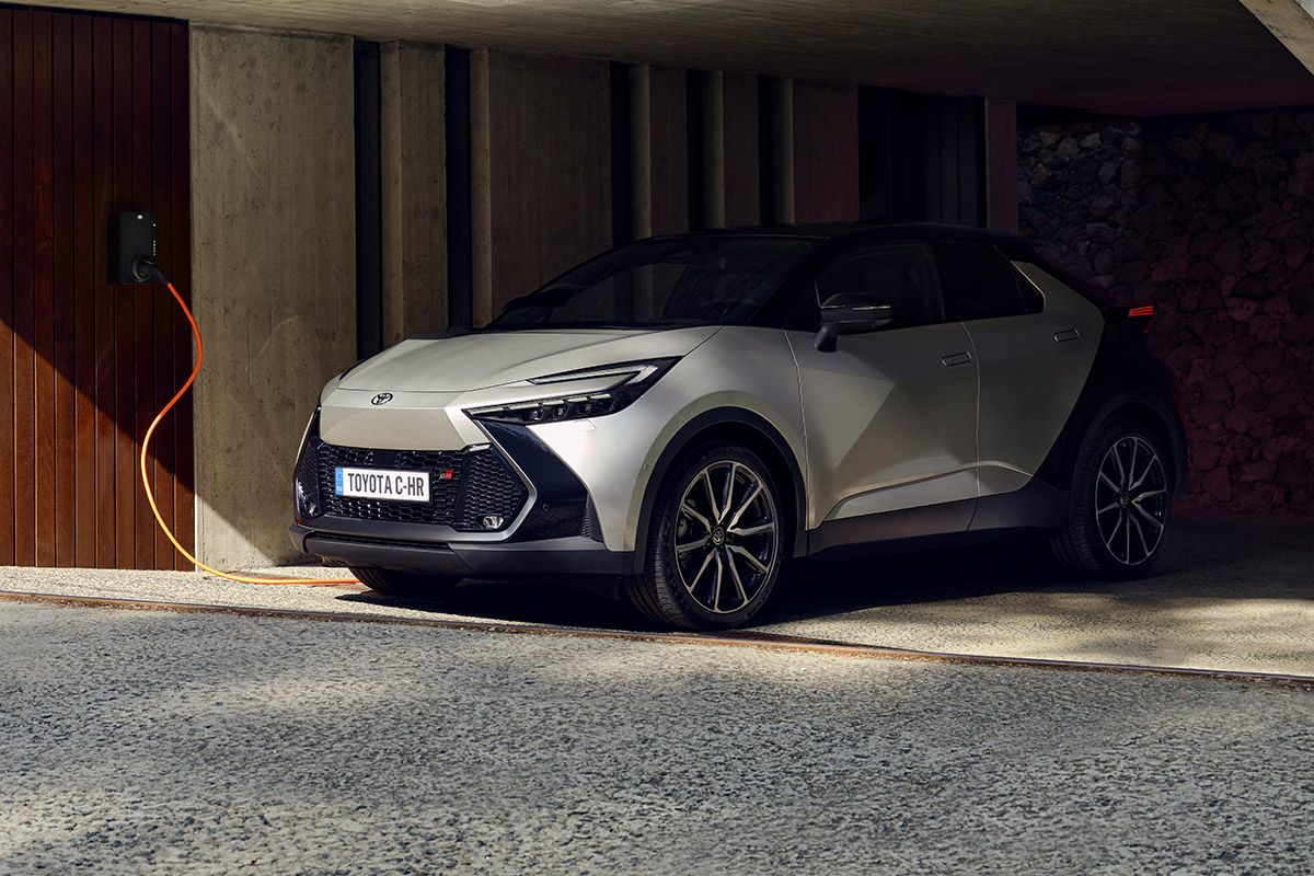 Ya a la venta el nuevo Toyota C-HR híbrido enchufable: precios y equipamiento definitivos para el mercado español