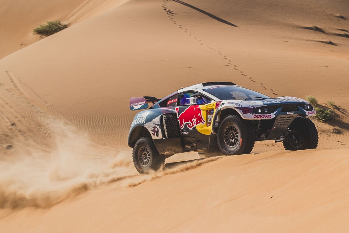 Carlos Sainz brilla, Nasser Al-Attiyah sufre y Yazeed Al-Rajhi queda fuera en la 48h crono