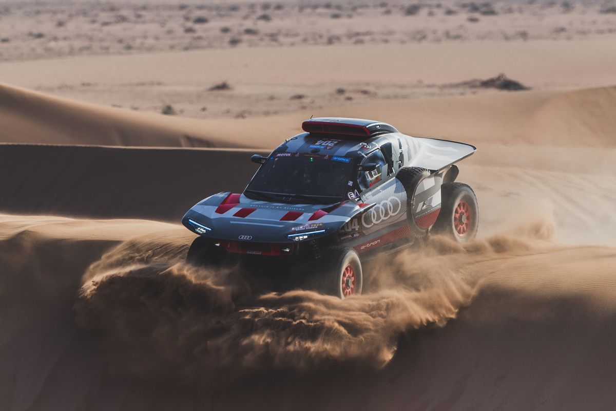 Carlos Sainz, líder del Dakar en una segunda etapa ganada por Stéphane Peterhansel