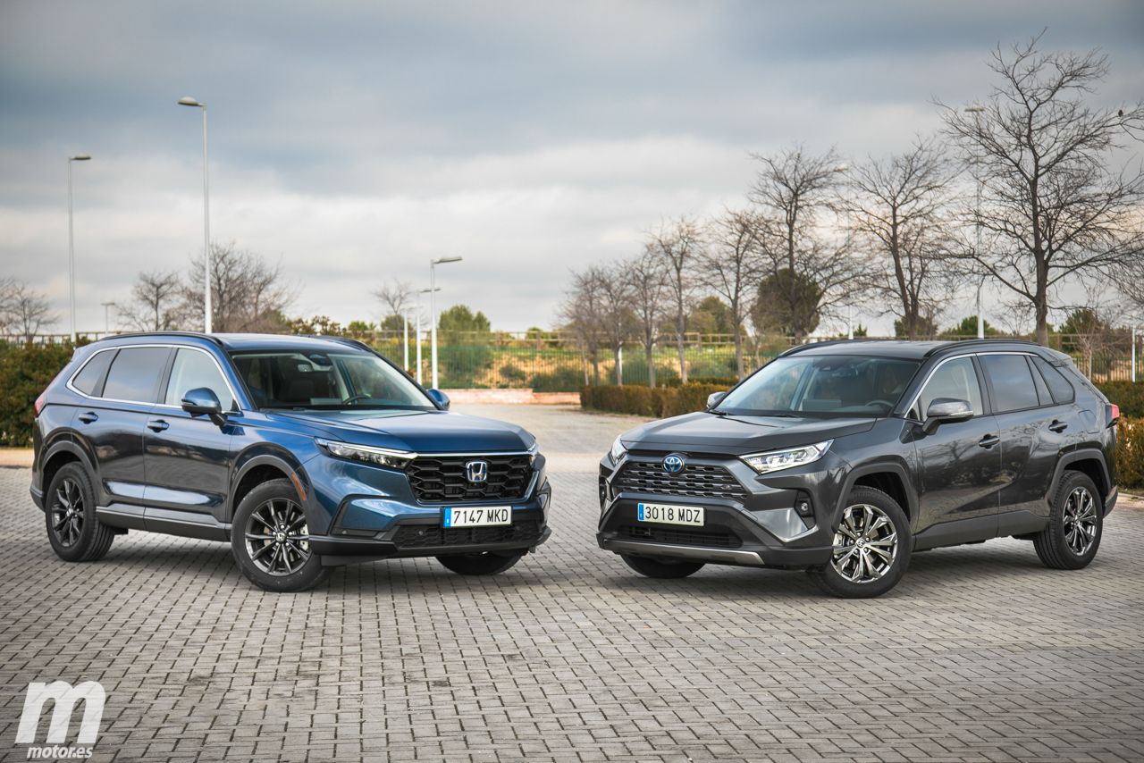 Comparativa Honda CR-V vs Toyota RAV4, dos híbridos con filosofías diferentes (con vídeo)