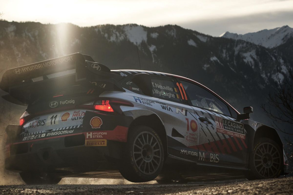 ¡Duelo a dos! Thierry Nueville mantiene el pulso a Sébastien Ogier en el Rally de Montecarlo