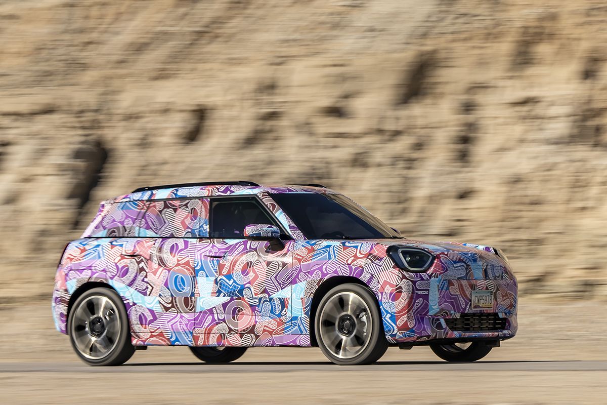 El nuevo MINI Aceman desnuda su identidad, el crossover eléctrico está listo para deslumbrar tras superar pruebas bajo frío y calor extremos