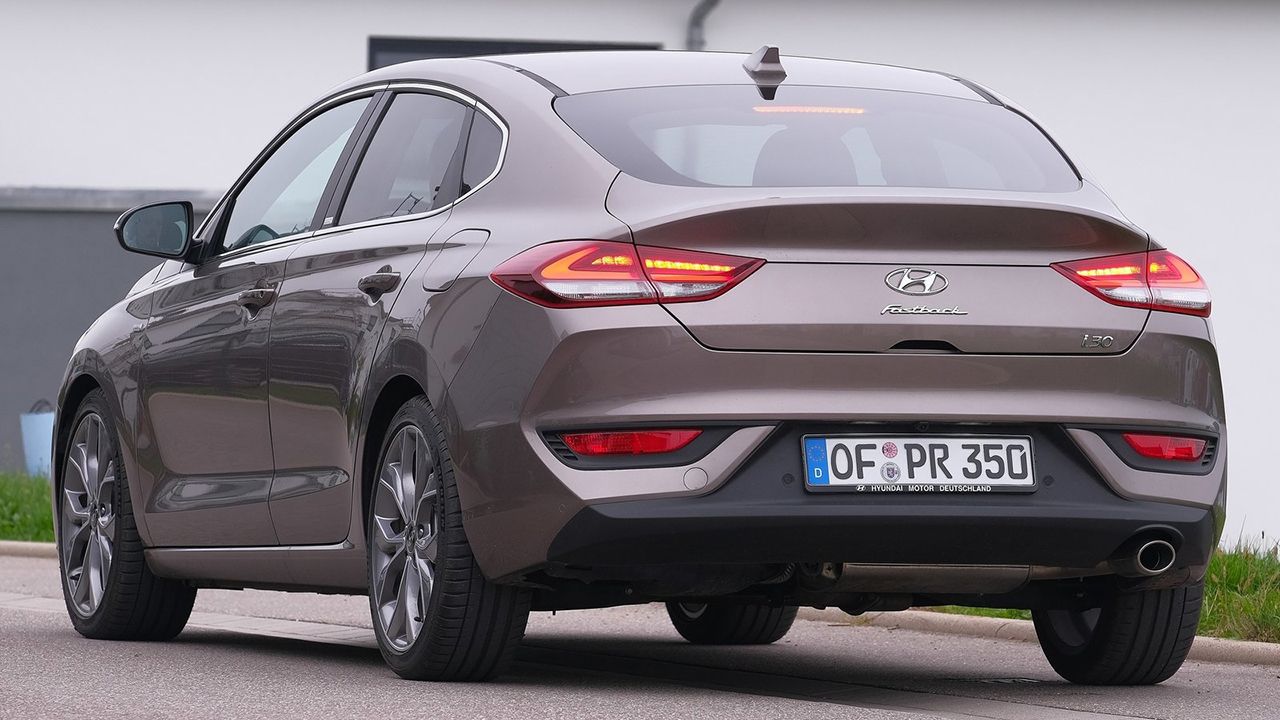 Hyundai i30 Fastback - posterior