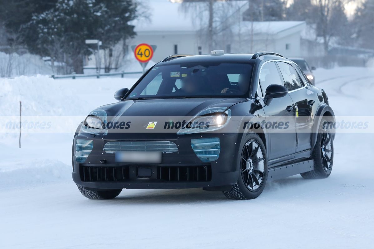 El futuro Porsche Cayenne Eléctrico ya ha sido cazado en las pruebas de invierno, ¿la mula del SUV más familiar, del Coupé o de los dos?