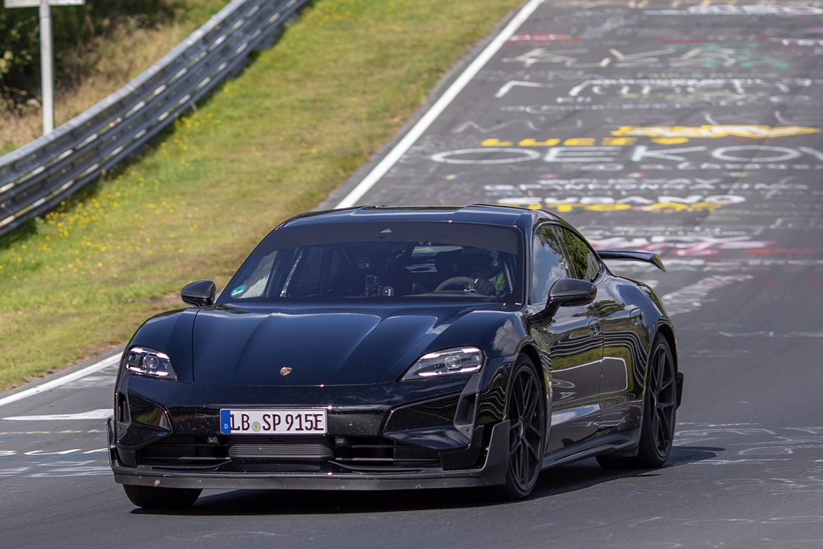 El Porsche Taycan Turbo GT destroza el tiempo récord en Nürburgring de la berlina deportiva y de entre los eléctricos, 26 segundos más rápido