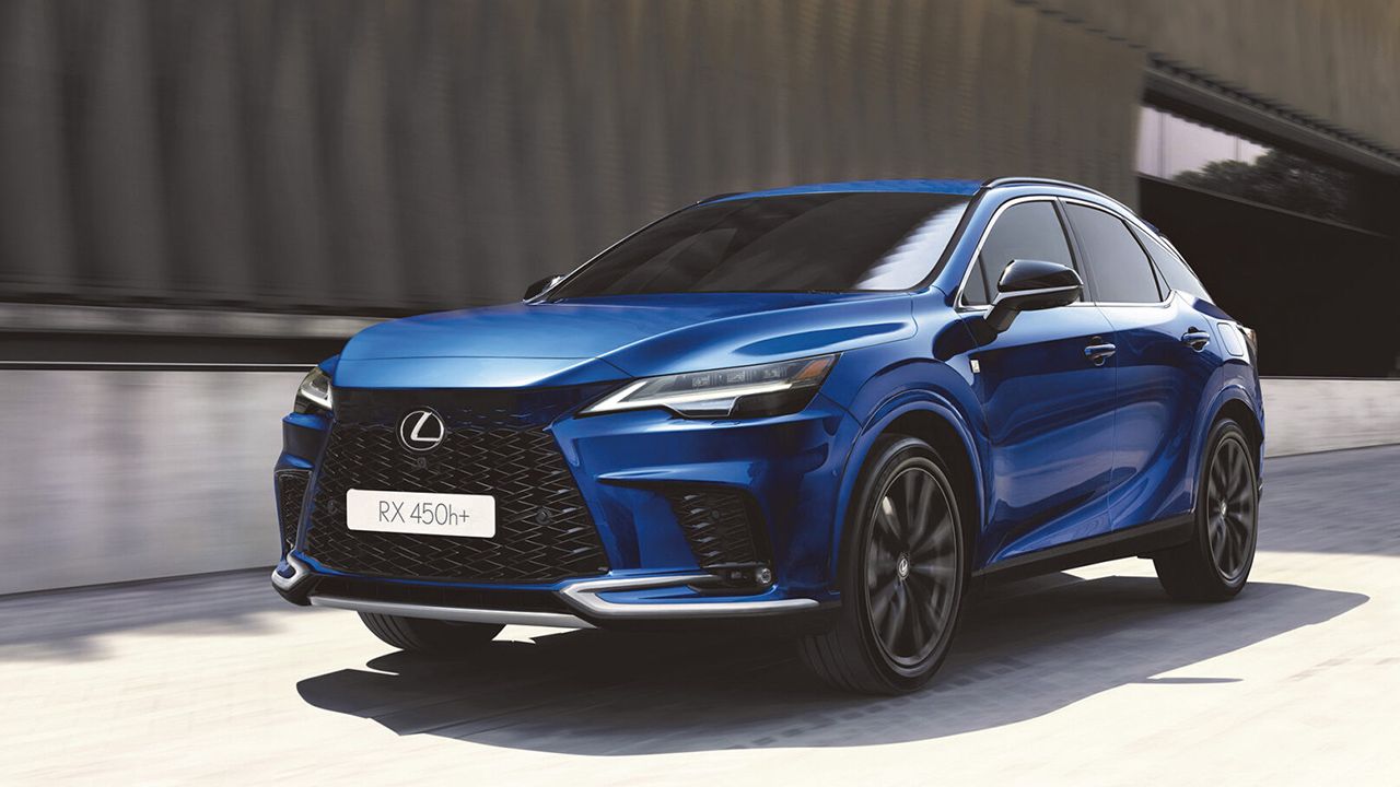 El Lexus RX híbrido enchufable estrena el acabado F Design, una versión que combina deportividad y lujo a un precio interesante