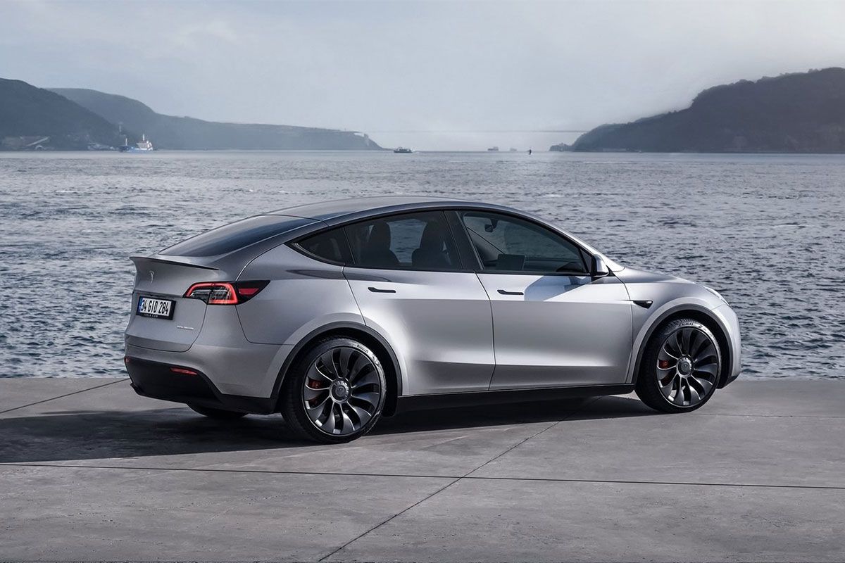 Tesla inicia la guerra de precios en 2024 en España y golpea a sus rivales: el Model Y, ahora 4.000 euros más barato