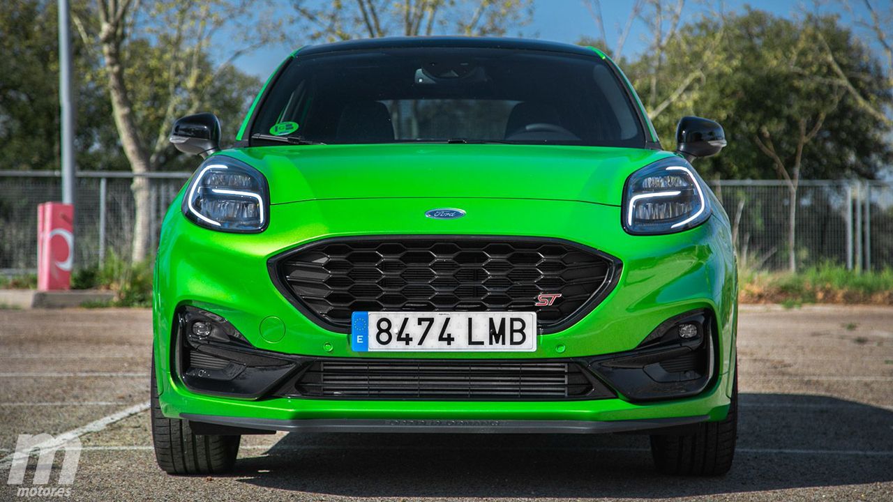 Reino Unido - Diciembre 2023: El Ford Puma se impone al Nissan Qashqai y conquista el mercado británico