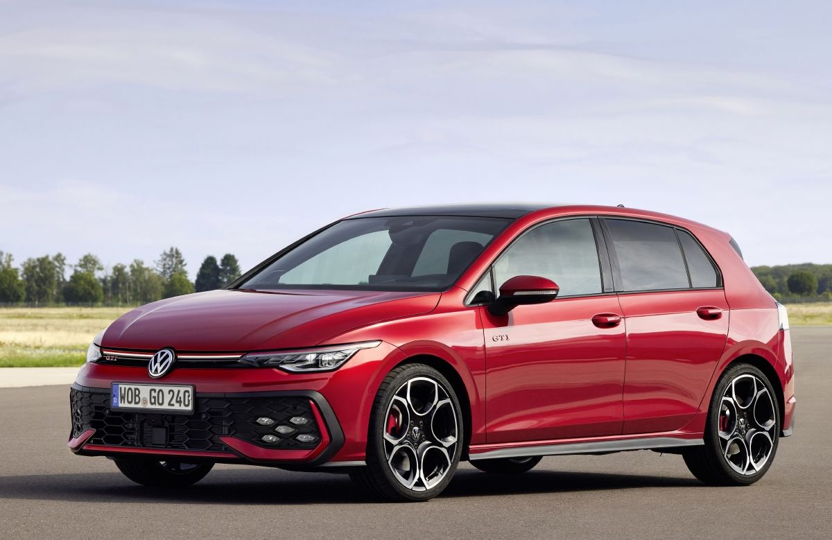 Debuta el revisado Volkswagen Golf GTI, el famoso compacto deportivo estrena imagen, tecnologías y mejora sus prestaciones