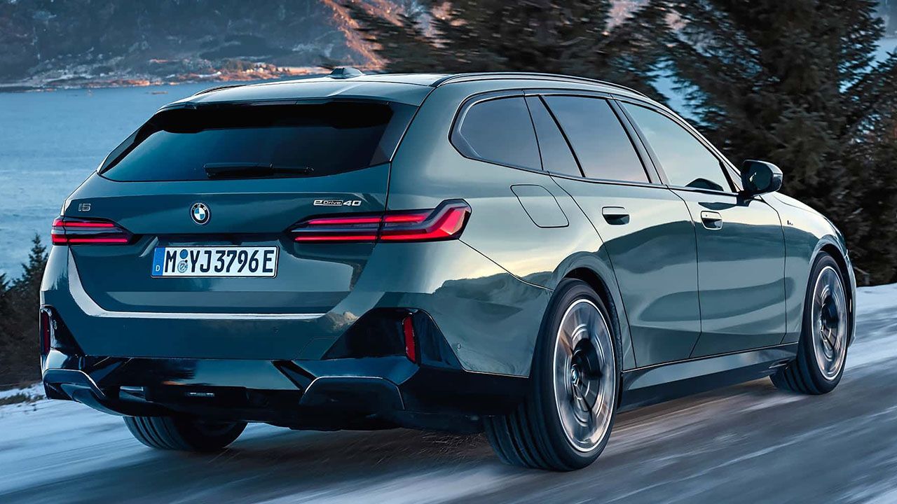 BMW i5 Touring - posterior