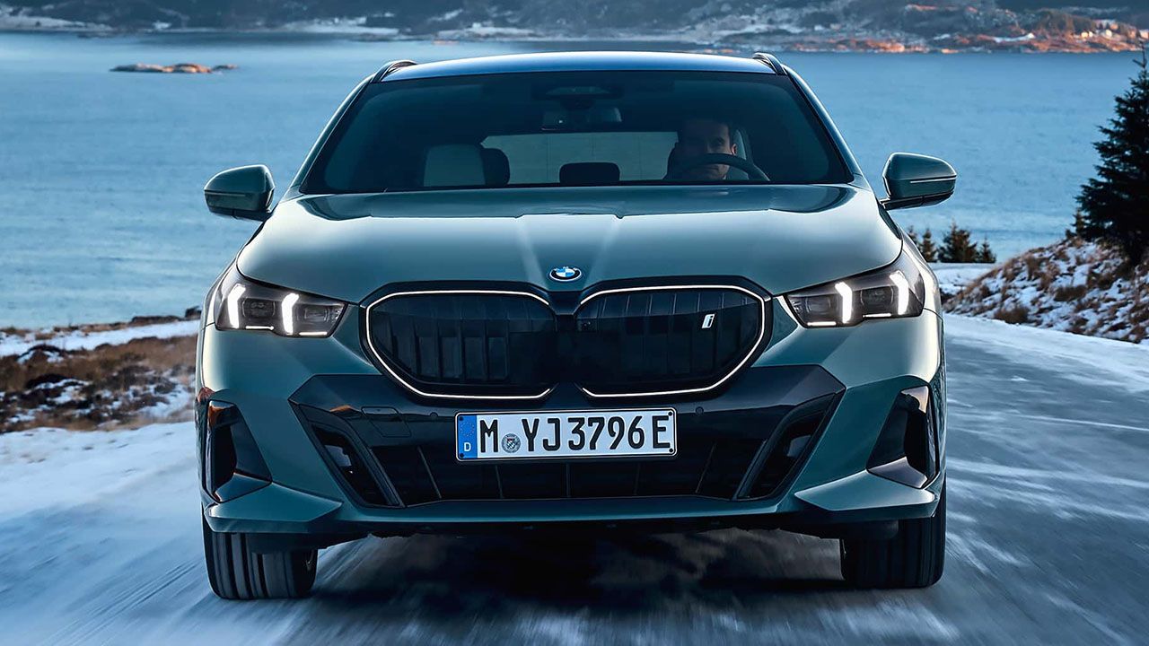 BMW i5 Touring - frontal